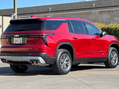 Certified 2026 Chevrolet Traverse LT w/ Driver Confidence Package FWD image 4