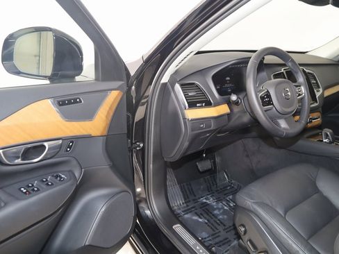 Used 2025 Volvo XC90 B5 Plus w/ Protection Package Premier image 50