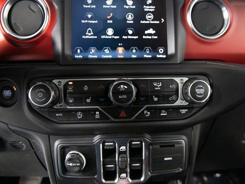 Used 2023 Jeep Gladiator Rubicon w/ Cold Weather Group image 17