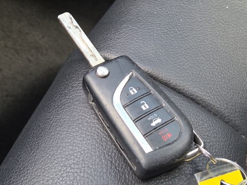 Used 2021 Toyota Camry SE FWD image 33