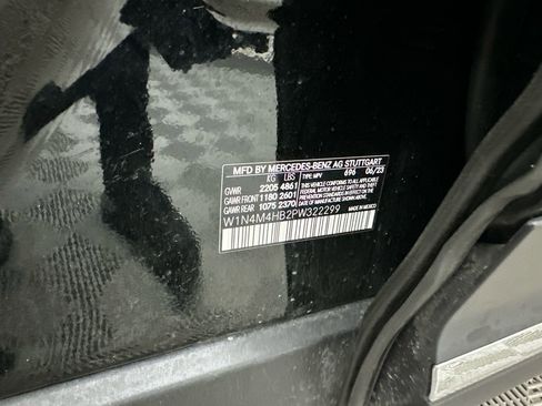 Used 2023 Mercedes-Benz GLB 250 4MATIC w/ Premium Package image 35