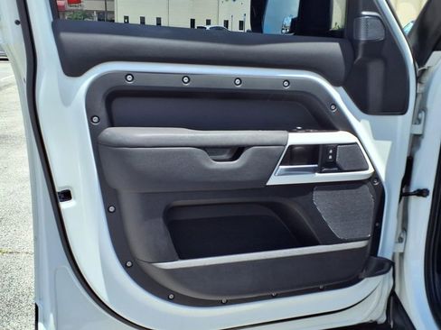 Used 2020 Land Rover Defender 110 SE AWD/4WD image 29