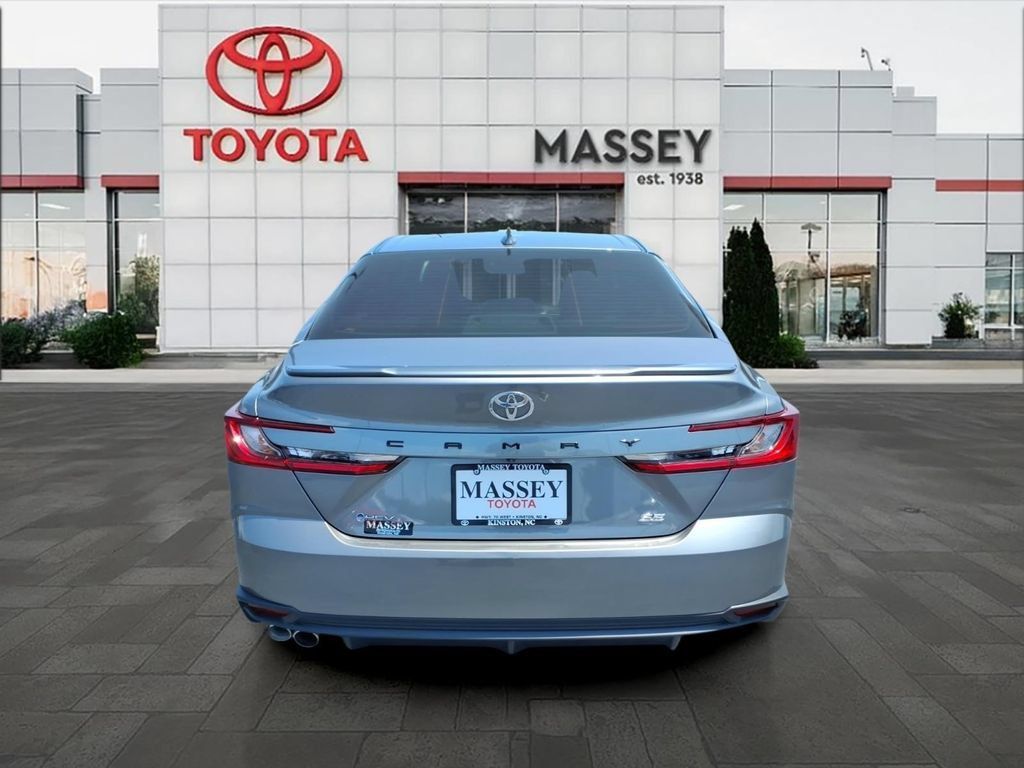 Used 2025 Toyota Camry SE FWD image 4