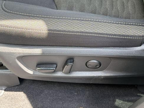 Used 2025 Nissan Pathfinder SV FWD image 14