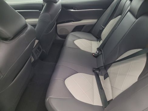 Used 2018 Toyota Camry XLE image 18