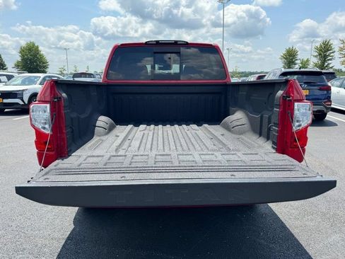 Used 2020 Nissan Titan SV w/ SV Convenience Package RWD image 6