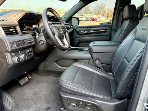 Used 2024 GMC Yukon Denali w/ Advanced Technology Package AWD/4WD image 13