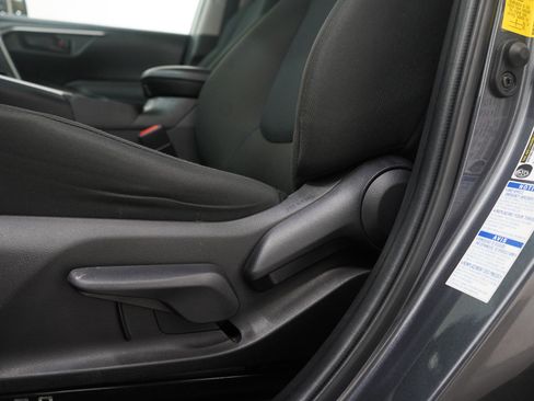 Used 2022 Toyota RAV4 LE image 21