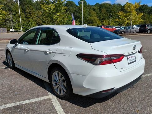 Used 2023 Toyota Camry LE image 6