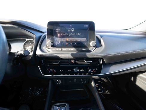 Used 2023 Nissan Rogue SV w/ SV Premium Package image 17