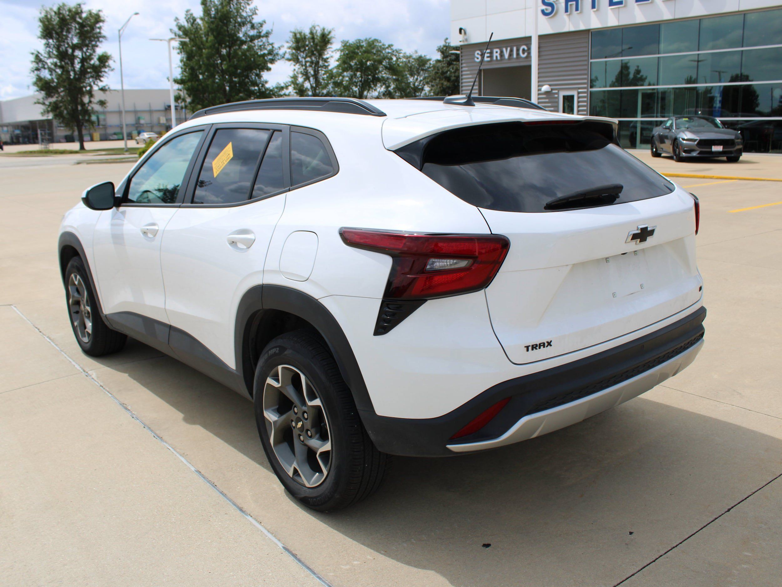 Used 2025 Chevrolet Trax LT w/ Driver Confidence Package FWD image 4