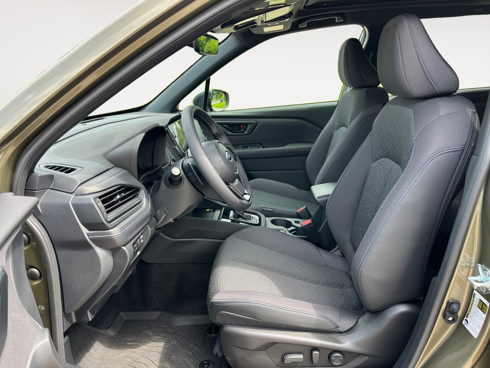 Used 2025 Subaru Forester Premium AWD/4WD image 9