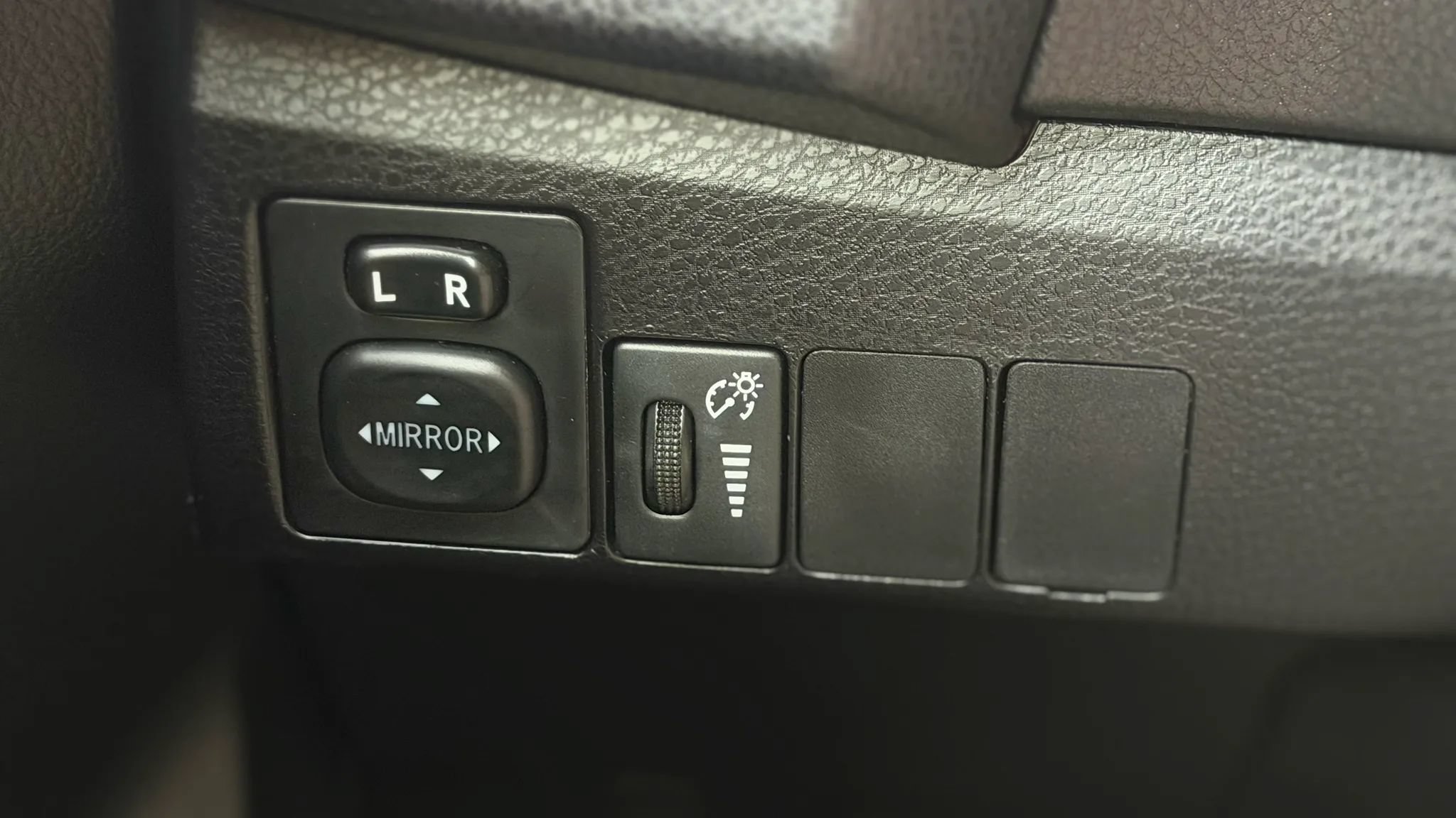 Used 2015 Toyota Corolla LE FWD image 27