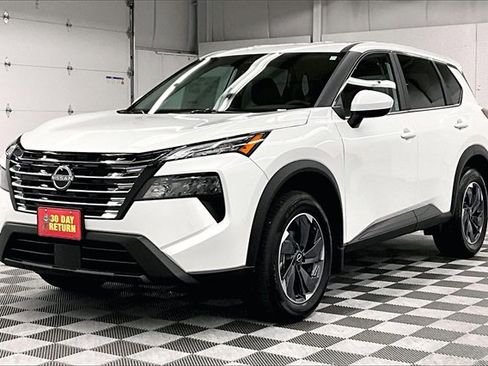 New 2025 Nissan Rogue SV image 2