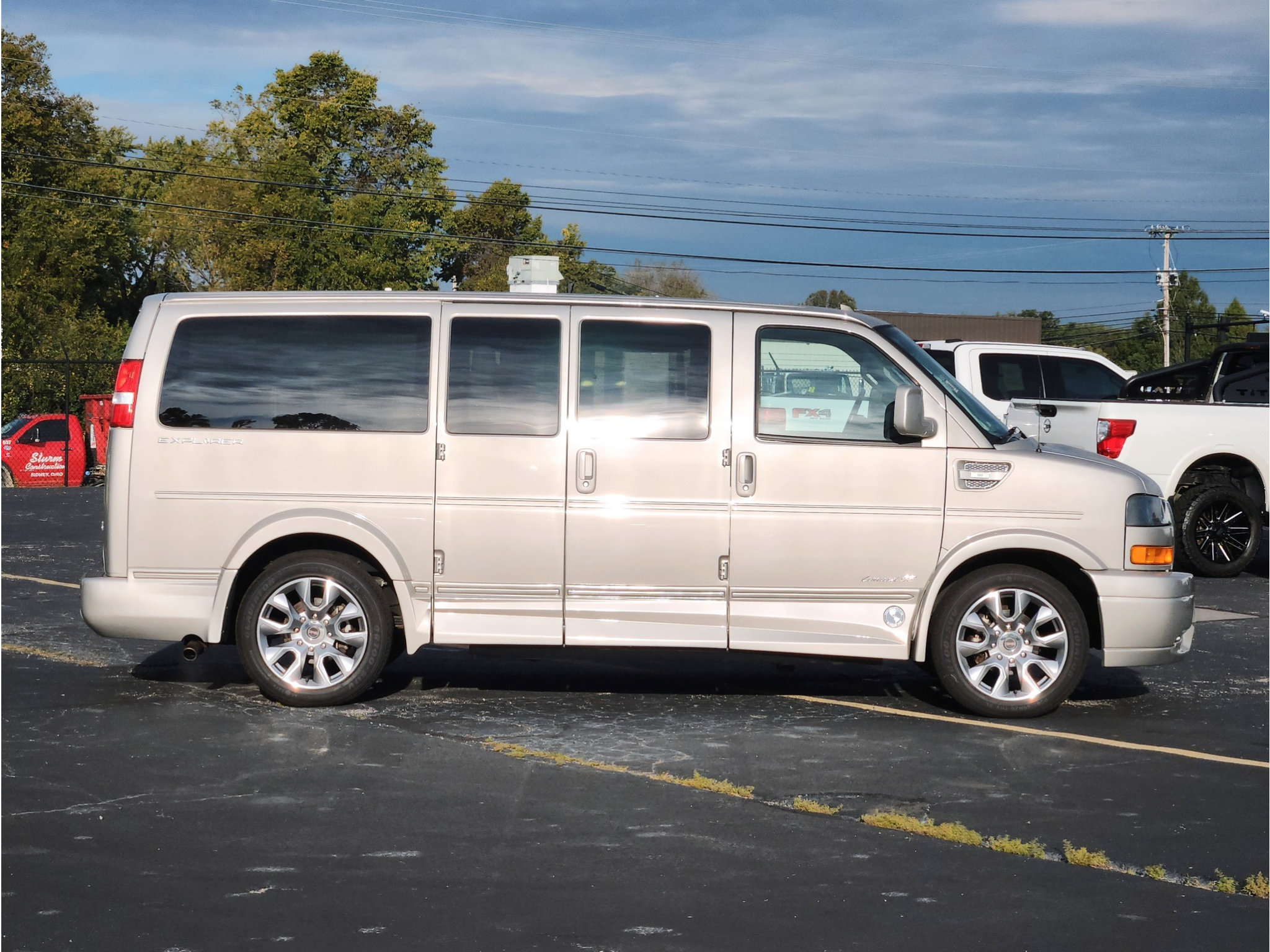 Used 2022 GMC Savana 2500 w/ Enhanced Convenience Package RWD image 9