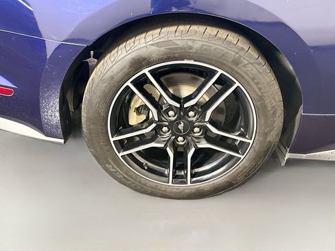 Used 2018 Ford Mustang Coupe w/ Equipment Group 101A RWD image 31
