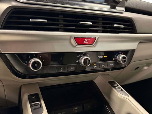 Used 2020 Kia Telluride S w/ S 8 Passenger Seating Package FWD image 39