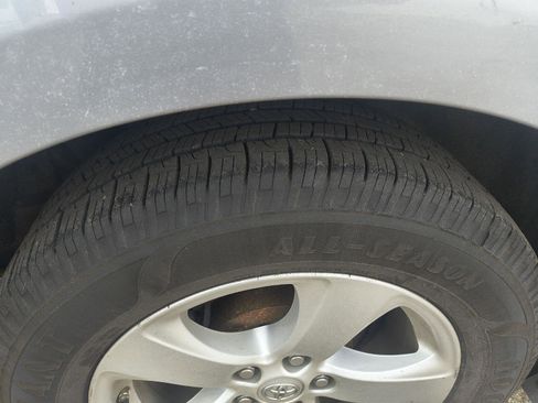 Used 2013 Toyota Sienna LE w/ Towing Pkg image 33