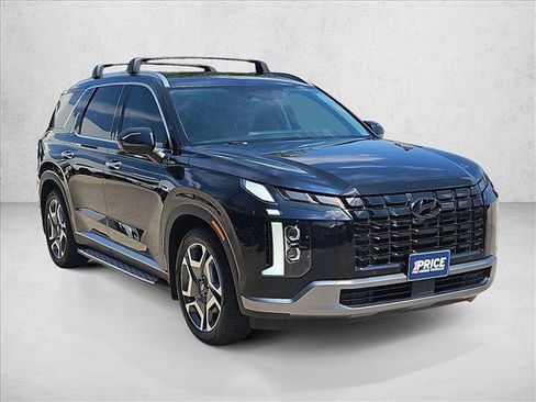 Used 2023 Hyundai Palisade SEL w/ Premium Package FWD image 3