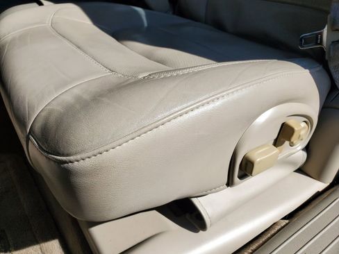 Used 2004 Cadillac De Ville DHS w/ Equipment Group image 16