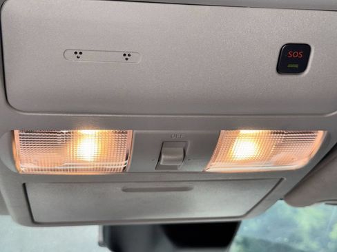 Used 2025 Nissan Frontier SV AWD/4WD image 19