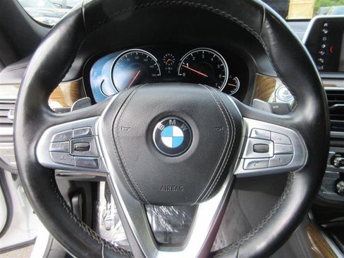 Used 2018 BMW 750i xDrive image 13