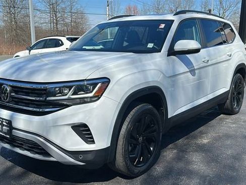 Used 2022 Volkswagen Atlas SE image 2