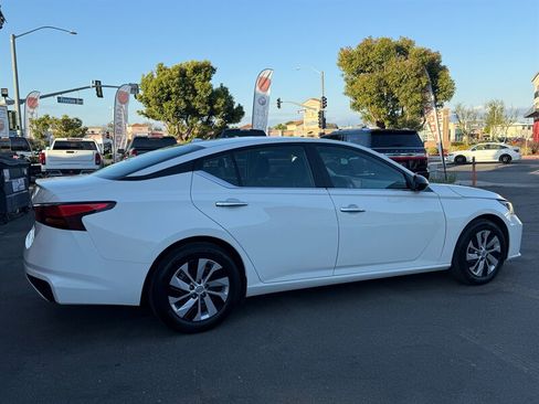 Used 2025 Nissan Altima 2.5 S FWD image 16