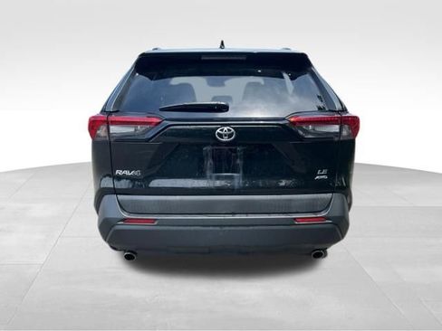 Used 2019 Toyota RAV4 LE AWD/4WD image 4