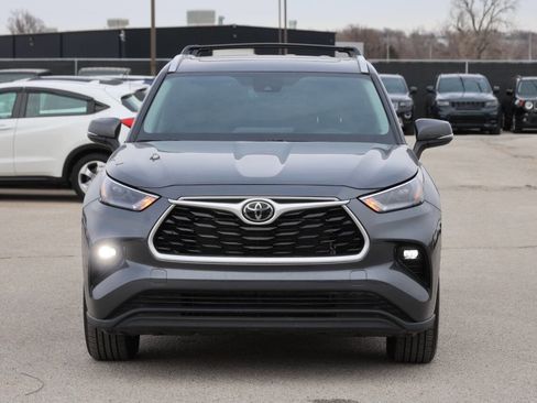 Used 2025 Toyota Highlander XLE image 5