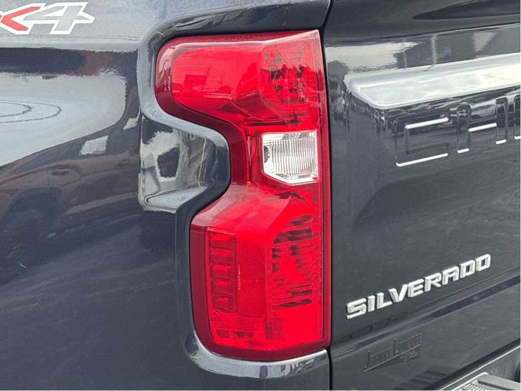 Used 2024 Chevrolet Silverado 1500 LT AWD/4WD image 6