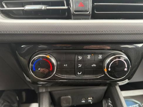 Used 2025 Chevrolet TrailBlazer LT FWD image 22