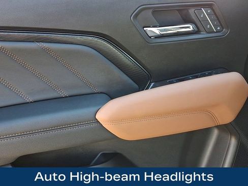 Used 2025 GMC Canyon AT4 w/ AT4 Premium Package AWD/4WD image 20