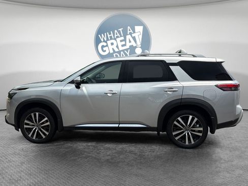 Used 2025 Nissan Pathfinder Platinum FWD image 7