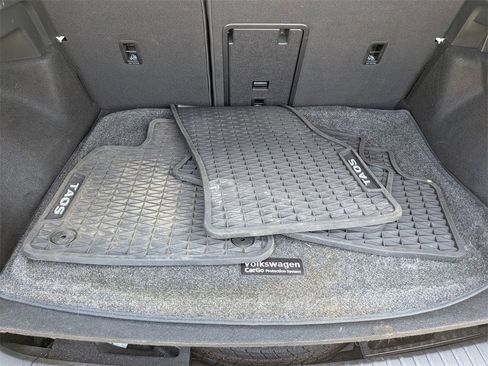 Used 2022 Volkswagen Taos SE w/ Panoramic Sunroof Package image 25