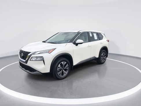 Used 2023 Nissan Rogue SV image 4