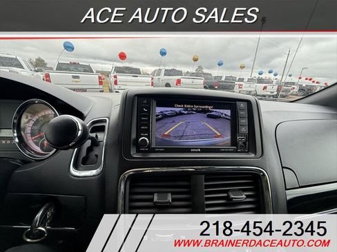 Used 2020 Dodge Grand Caravan SXT image 14