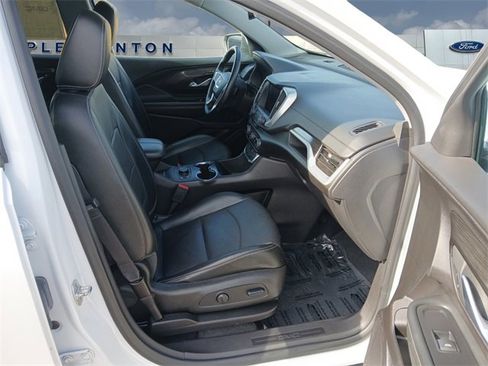Used 2024 GMC Terrain SLT image 15