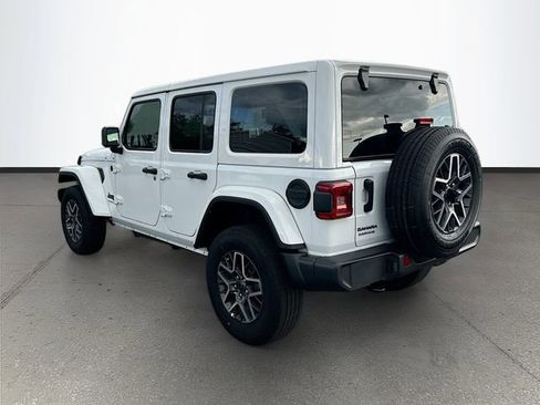 Used 2025 Jeep Wrangler Unlimited Sahara AWD/4WD image 24