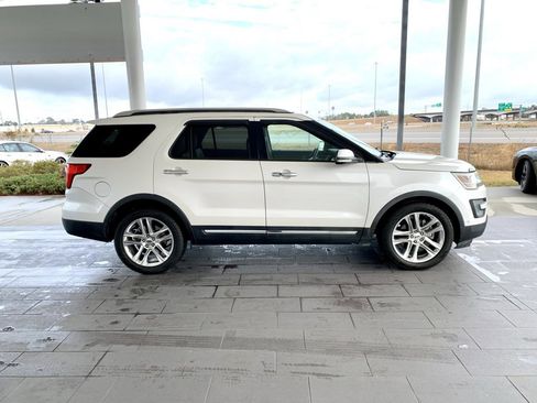 Used 2016 Ford Explorer Limited w/ Equipment Group 301A image 4