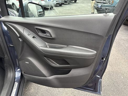 Used 2018 Chevrolet Trax Premier image 40
