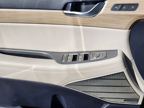 Used 2021 Hyundai Palisade Limited image 3