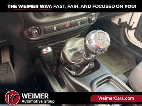 Used 2017 Jeep Wrangler Unlimited Sahara AWD/4WD image 28