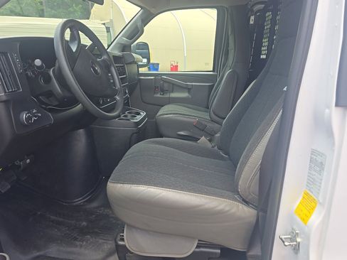 Used 2025 GMC Savana 2500 w/ Driver Convenience Package RWD image 6