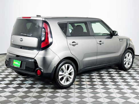 Used 2016 Kia Soul + image 10