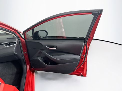 Used 2021 Toyota Corolla LE image 30