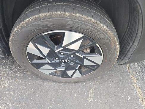 Used 2025 Hyundai Kona SEL AWD/4WD image 14