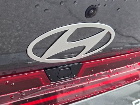 Used 2025 Hyundai Elantra SEL FWD image 12