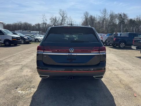 Used 2025 Volkswagen Atlas SE image 4