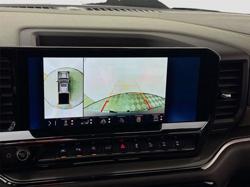 Used 2025 Chevrolet Silverado 1500 ZR2 w/ Technology Package image 8